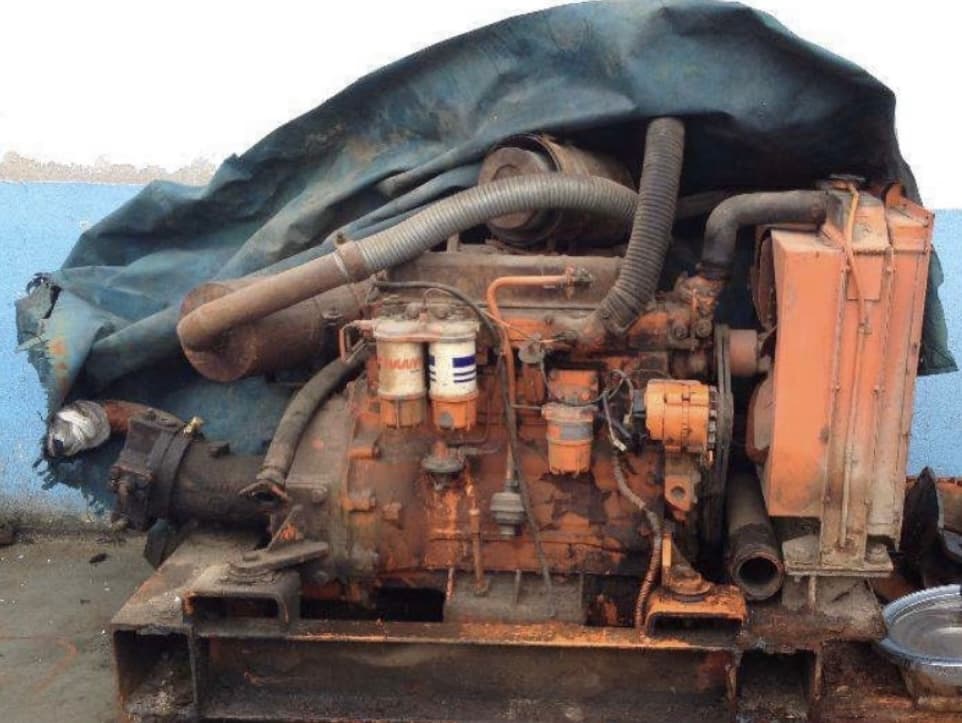 Motor Perkins 4 cilindros para giratória marca FAI - com bomba e radiador