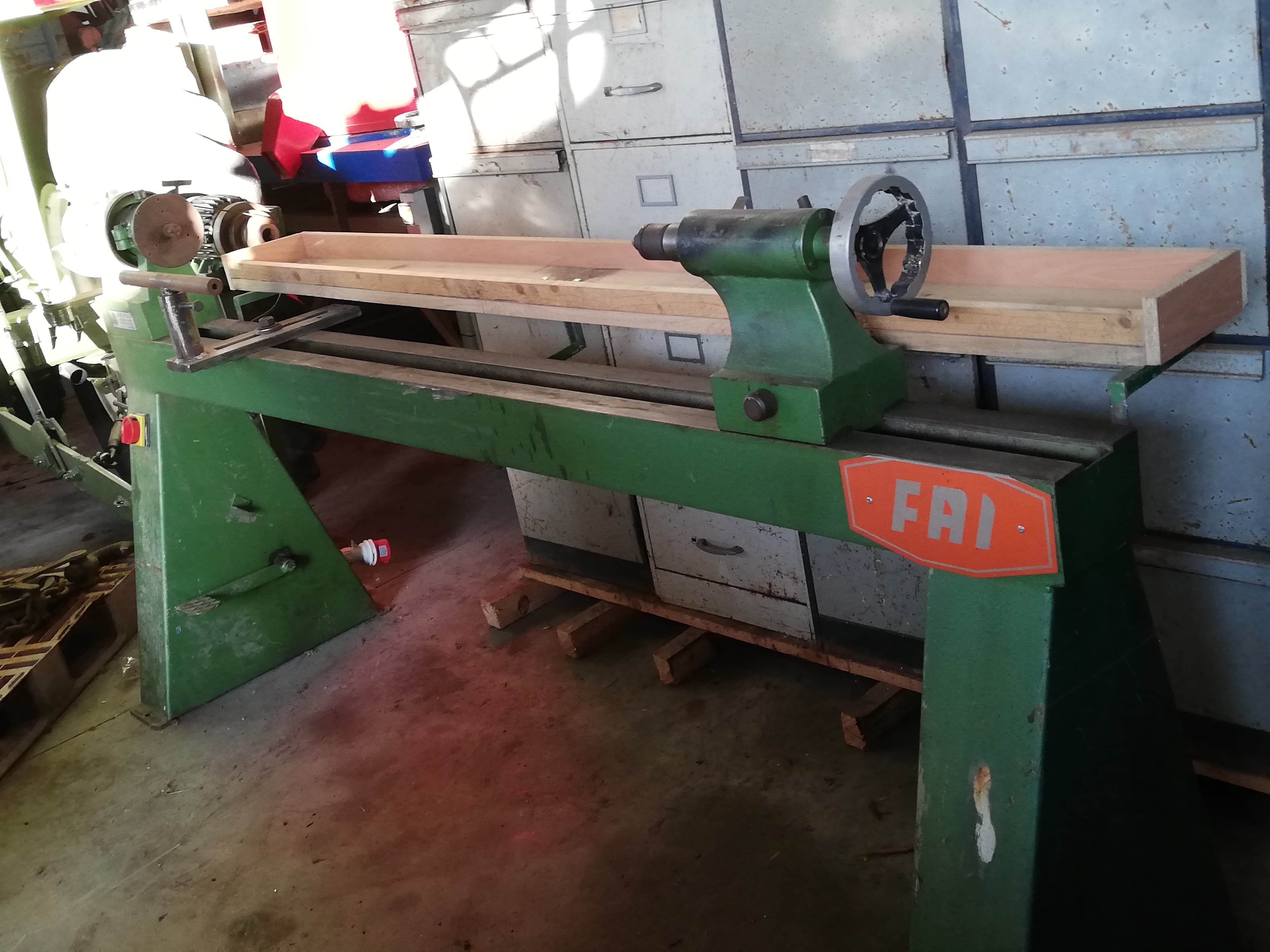 Torno de trabalhar madeira marca UNIMAP