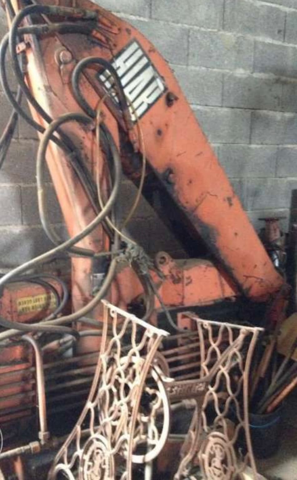 Grua marca HAB 650 com 5 metros