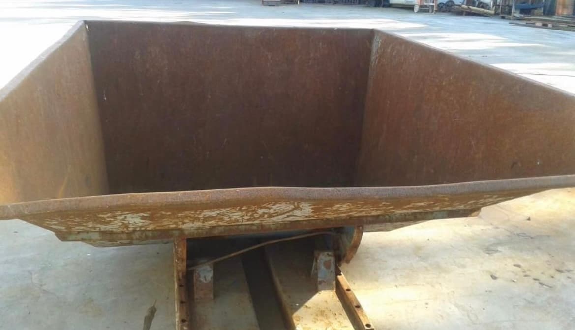 Recipiente basculante