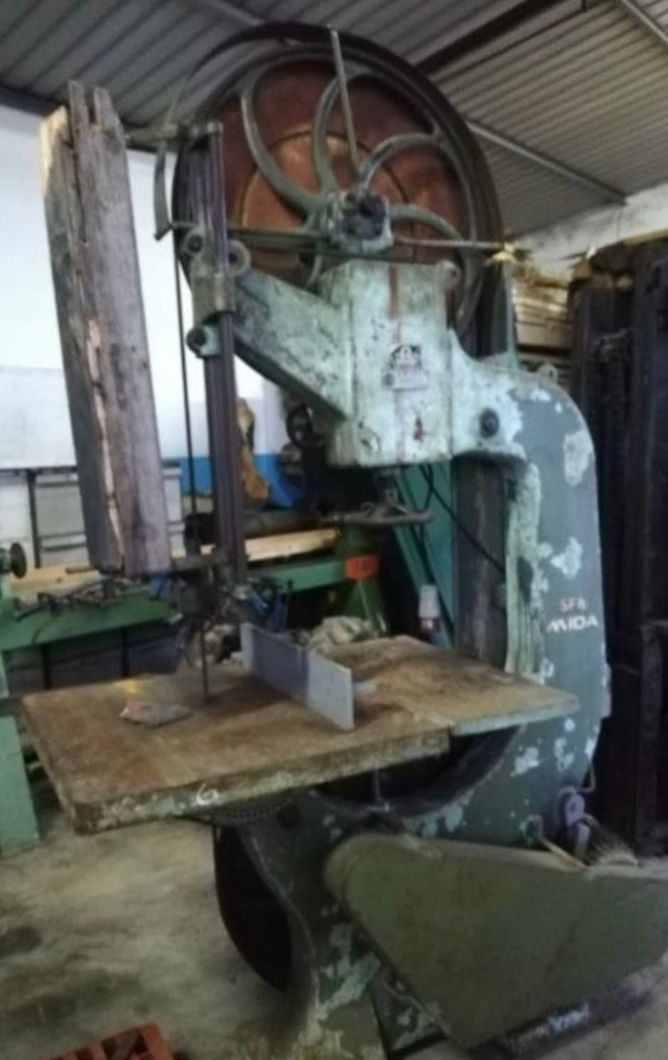 Serra de mesa marca Mida com 90 cm de diametro
