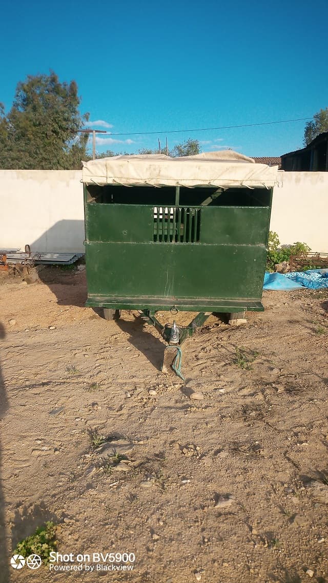 Reboque para transporte de animais
