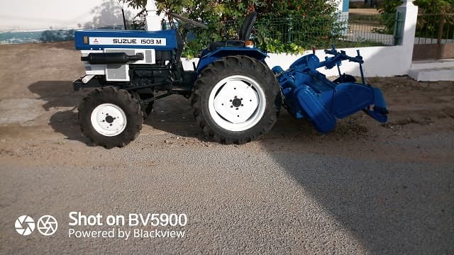 tractor Suzue (mitsubishi) 4x4 com alfaias