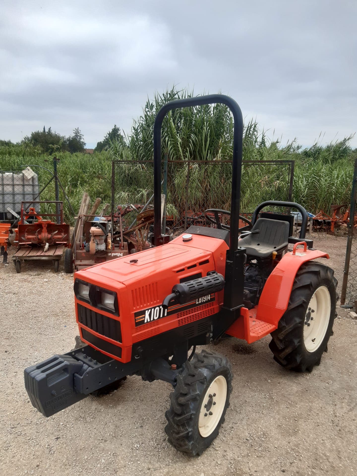 Tractor Kioti LB 1914, 20cv, Matrícula, Inversor, Direcção hidráulica, pneus novo, como novo