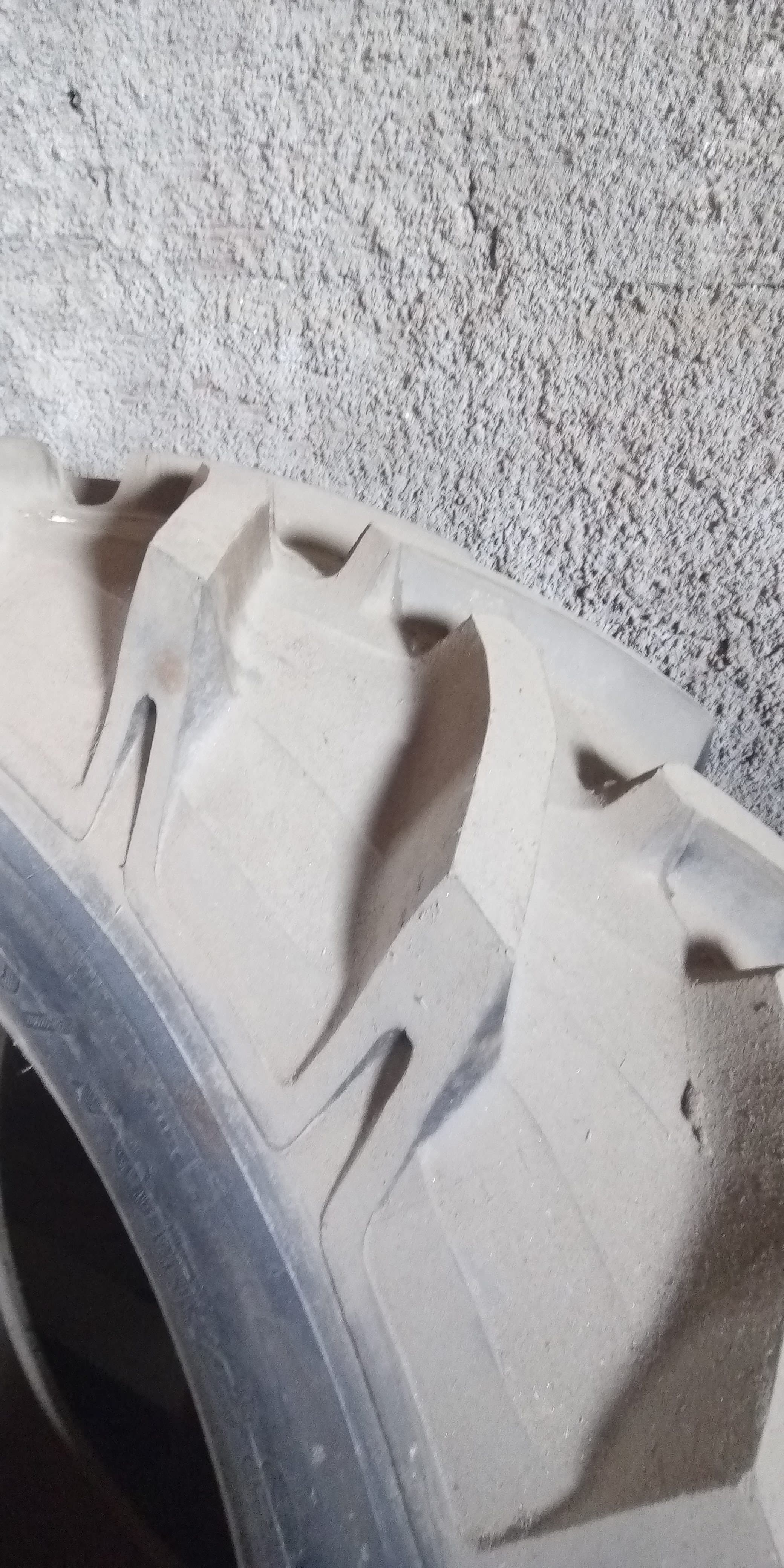 Pneu 380/70R28 recauchutado