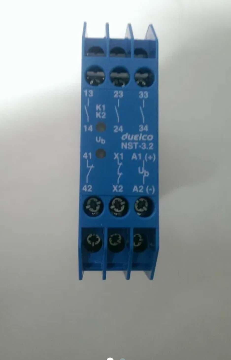 Relé segurança duelco NST 3.2 24-29vdc/24vdc