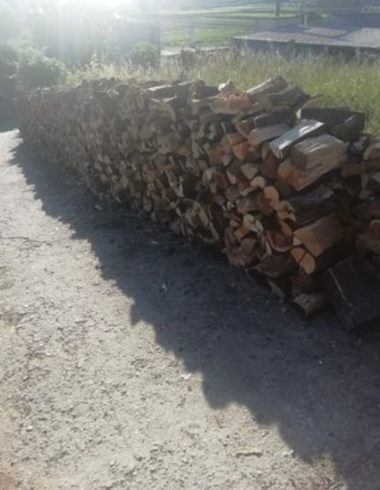 Lenha Seca com vários tipos de madeira ( sobreiro, eucalipto, pinho, outras)