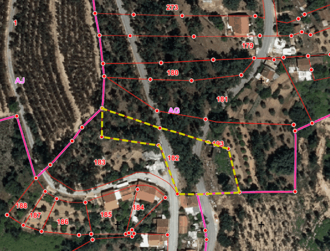 Terreno 2400m2 rústico de 3 parcelas com ruínas e área urbana 160m2