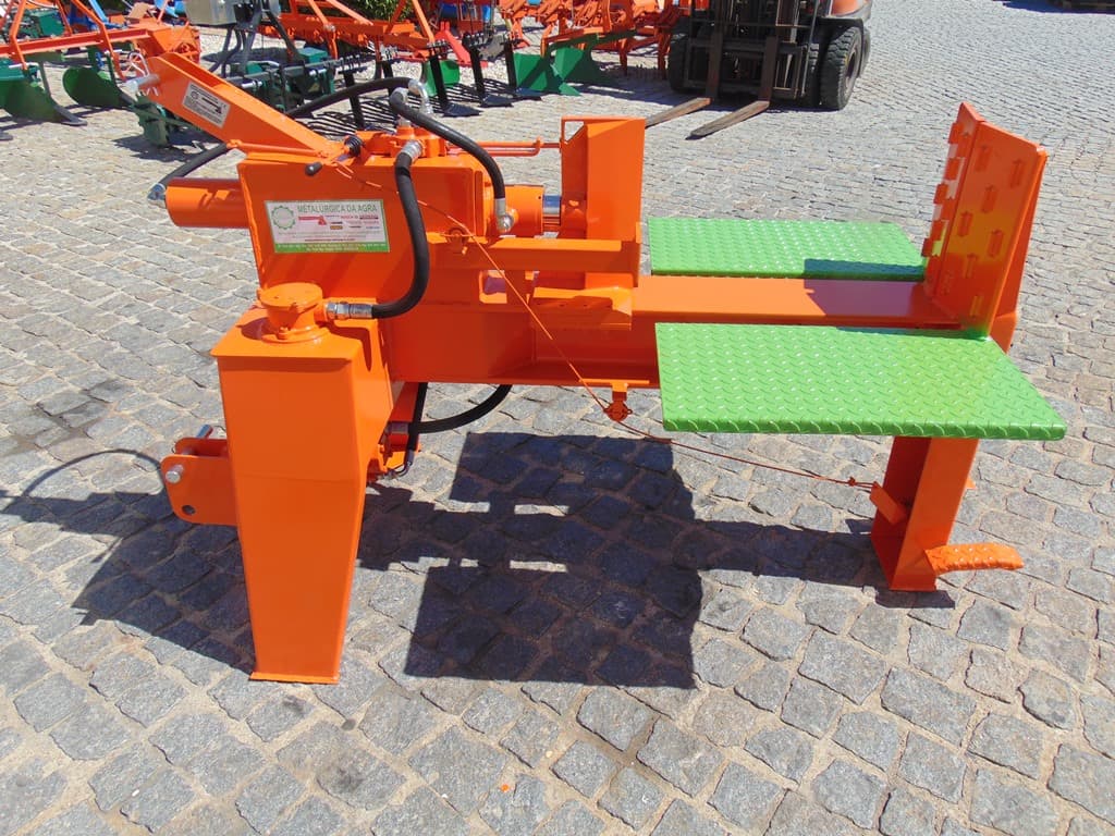 Rachador de Lenha de 18T a Trator