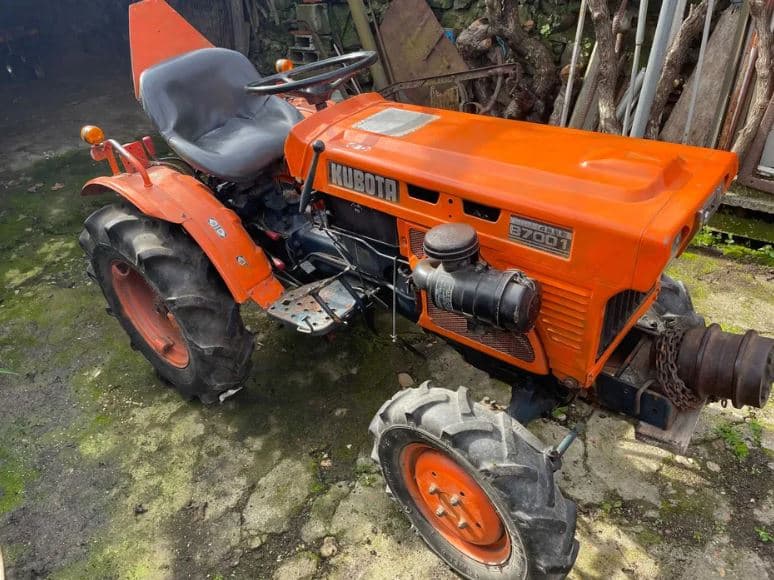 Trator Kubota B7001