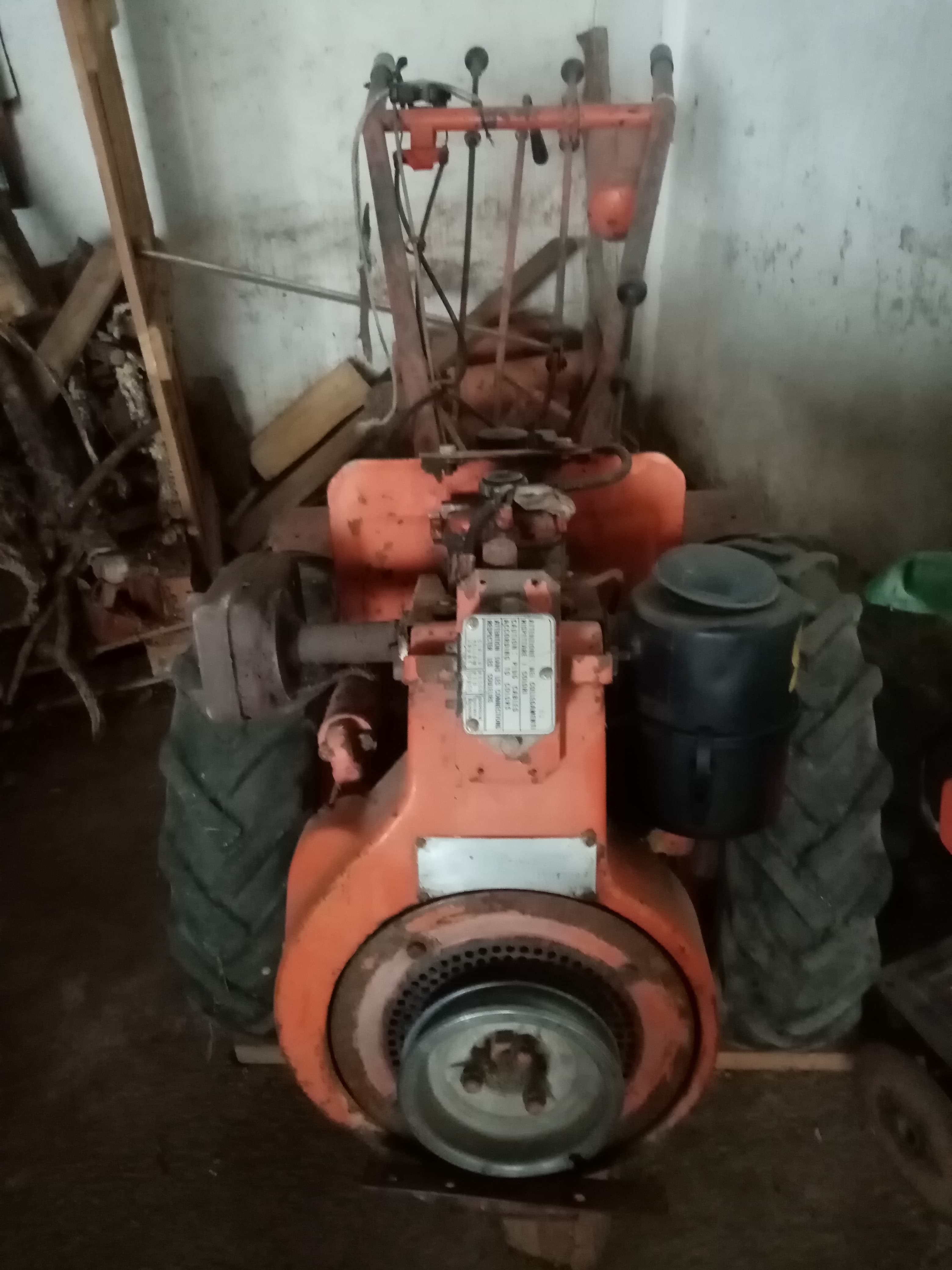 Motocultivador com frese