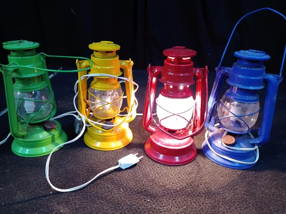 Lanternas tipo arraial, em 4 cores, algumas eletrificadas